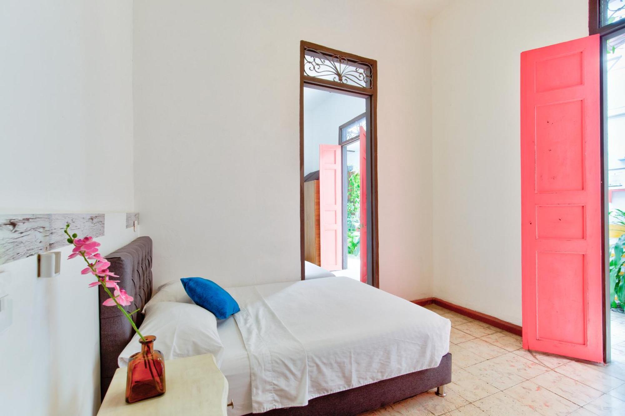 Casa Blanca San Antonio Hostal Boutique Кали Экстерьер фото