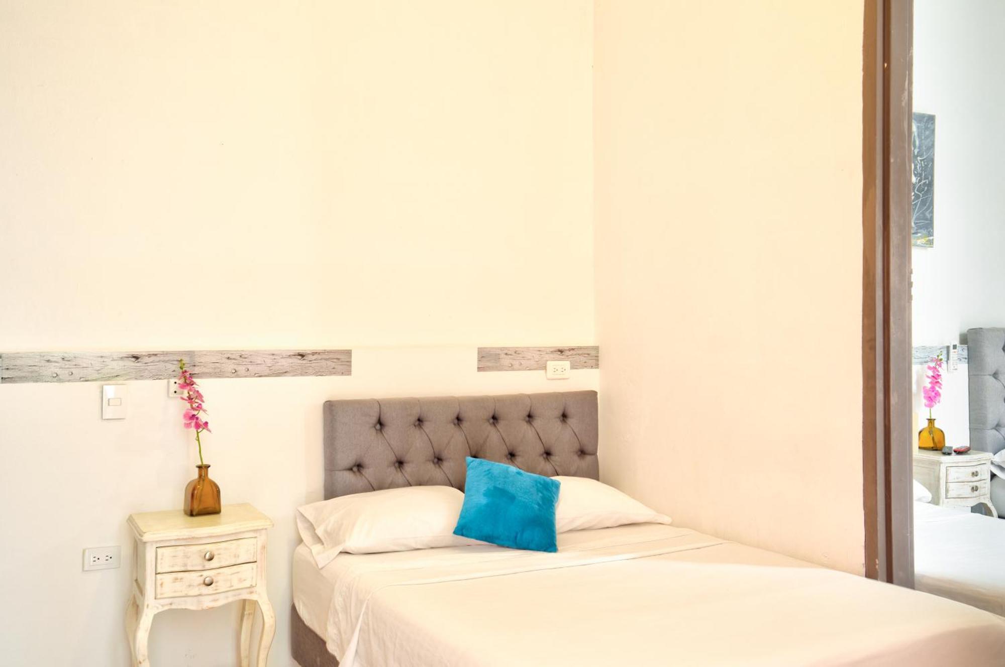 Casa Blanca San Antonio Hostal Boutique Кали Экстерьер фото