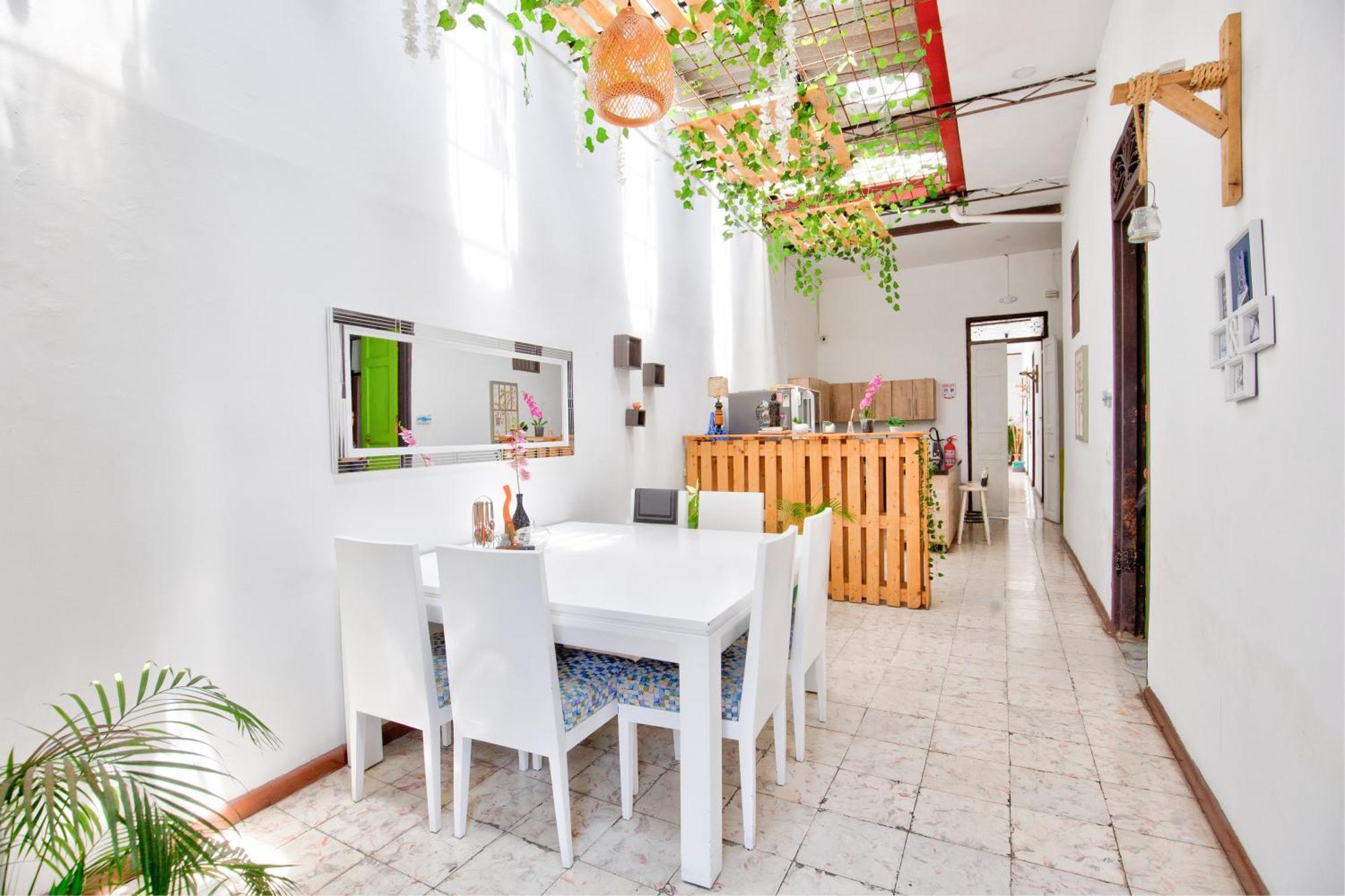 Casa Blanca San Antonio Hostal Boutique Кали Экстерьер фото