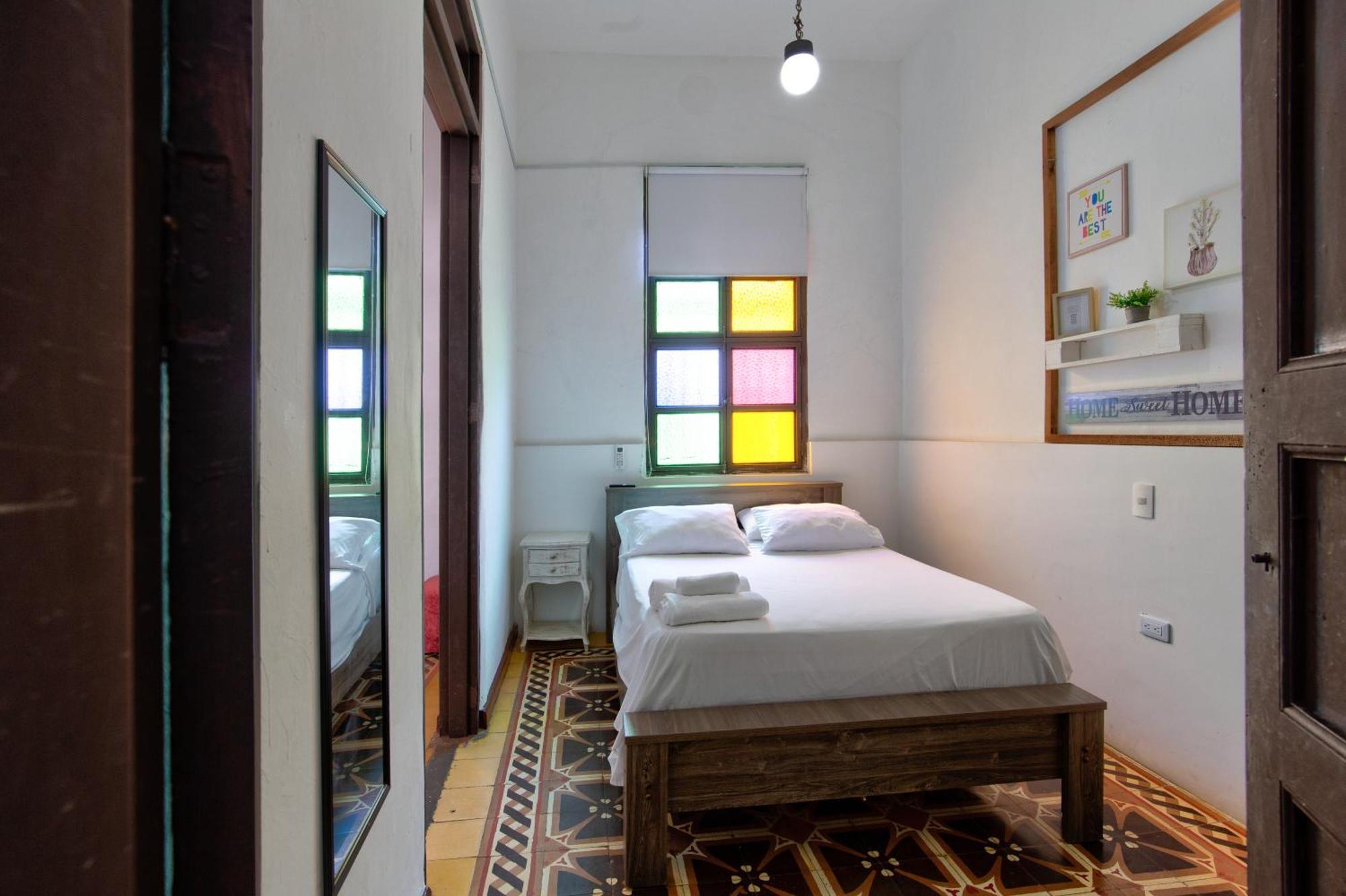 Casa Blanca San Antonio Hostal Boutique Кали Экстерьер фото